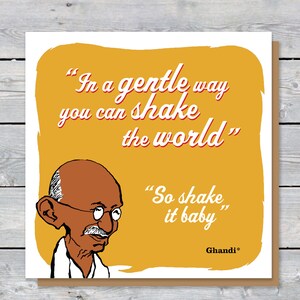 Citazione contorta di Gandhi e biglietto di COMPLEANNO o caricatura