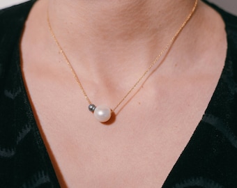 Pearl Necklace- Pearl and Gold Necklace- Gold Filled Necklace- Dainty Pearl Necklace- Statement necklace.