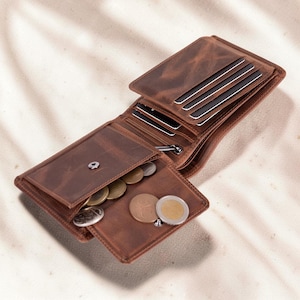 Dario Leather Wallet: Compact Men's Organizer with Coin Pocket