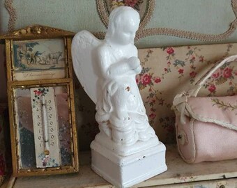 Escultura antigua francesa de querubín blanco rezando, estatua para tumba de cementerio o regalo de decoración navideña.