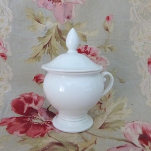 Tarro antiguo francés para crema o chocolate con tapa, tarro de loza blanca esmaltada hecho a mano, decoración de cocina rústica de estilo campestre.