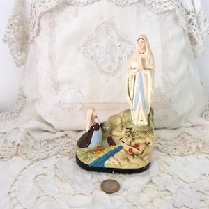 Antike Französisch signiert Souvenir Lourdes Heilige Jungfrau Maria unserer Dame von Lourdes Statue w Bernadette religiöse Kunst Dekor Statue Skulptur