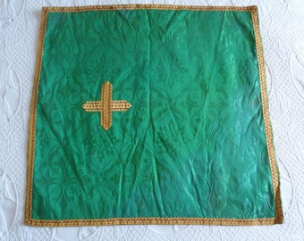 Antique French 1900s blessed sacrament chalice cover ciborium veil green satin brocade w maltese crosses, religious catholic church fabric