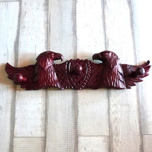 Perchero antiguo francés con ganchos para sombreros y águilas talladas en madera, perchero rústico con 3 perchas y ganchos para sombreros, perchero de madera para sombreros, decoración francesa para el hogar.