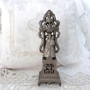 Madonna mit Kind Jesus Christus-Statue in der Kapelle Antike französische religiöse Statue Unserer Lieben Frau von Bonseours-Statue Skulptur Heilige Mutter und Kind