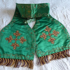 Antique French 1900s priest maniple green silk clergy maniple w crosses, fringes, religious church clothing costume fabric clergy vestment