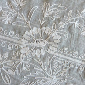 Antike Hand bestickt Spitze Fenster Vorhang drapieren Große französische handgemachte aufwendige florale Weißstickerei Kunst und Handwerk Panel w Rosen