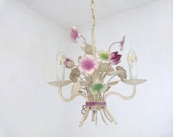 Lampadario vintage in toleware francese con fiori rosa, lampadario da soffitto in toleware, decorazione luminosa romantica in stile cottage chic