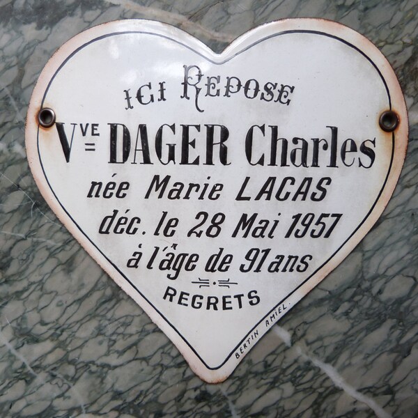 Antique French mourning grave yard marker enamel cemetery tomb memento plaque, enameled heart, RARE, 1900s cemetary tombstone spooky gothic