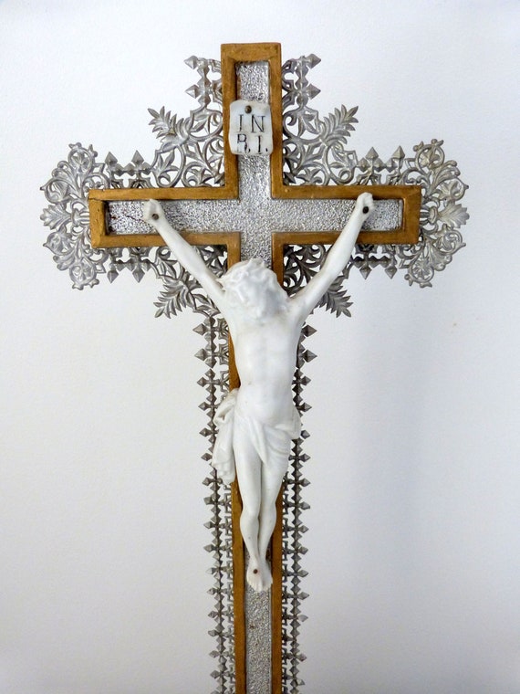 Antiker Altar stehendes Kruzifix Kreuz LARGE vergoldetes Holzkruzifix mit  Biskuitporzellan Jesus w Agnus dei Lamm Gottes, französischer religiöser  Kirchendekor - .de