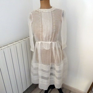 Antique French girls first communion dress in white organdi 1900s pleated dress gown w floral lace collar, w pleats, christian catholic robe