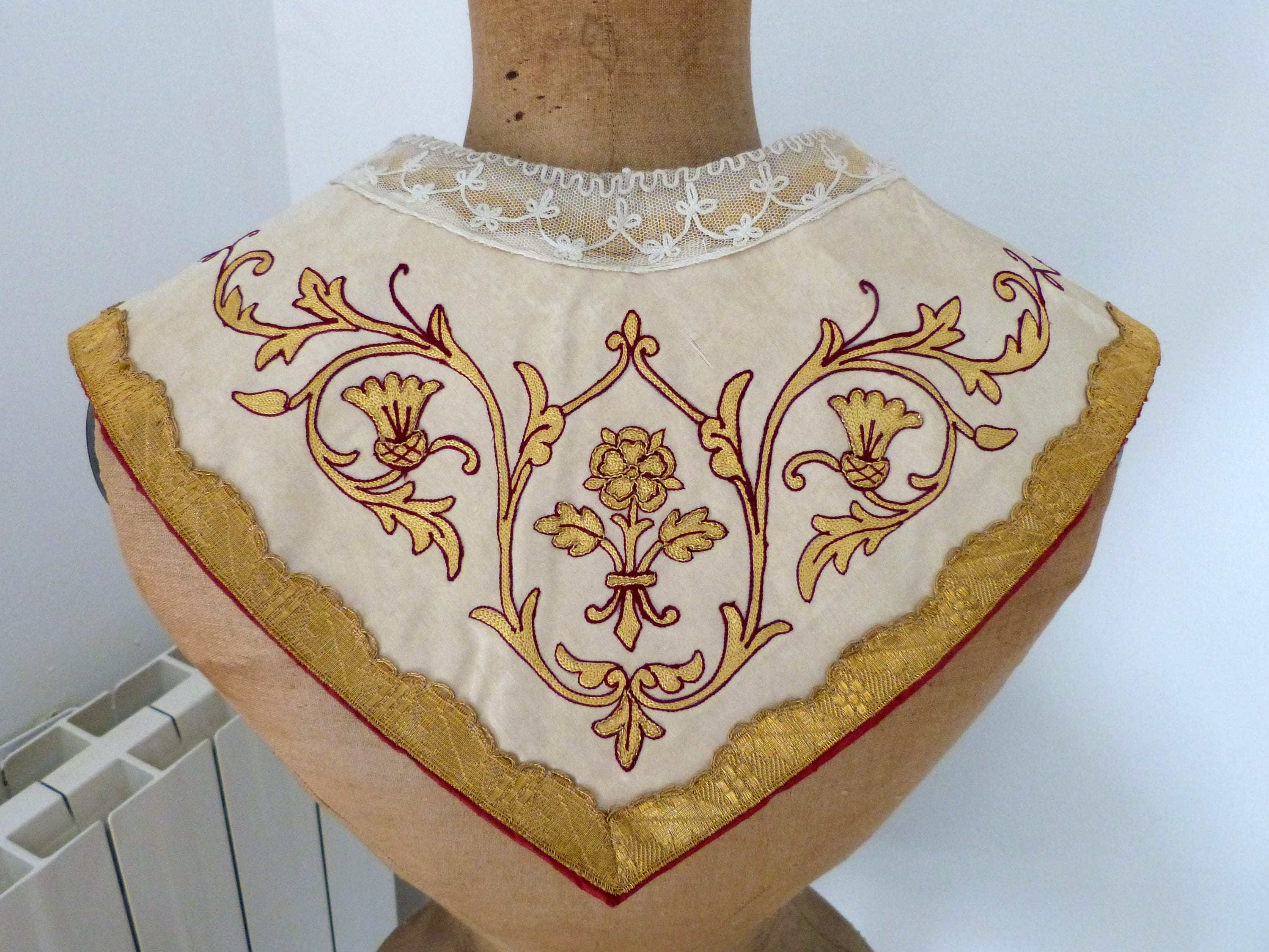 アンティーク 1800 年代フランス製シルクの司祭用聖職者用襟、手刺繍