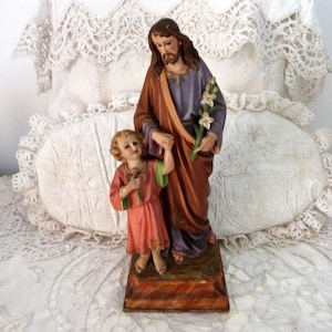 Antiek Frans religieus standbeeld van Sint-Jozef met heilig kind Jezus Christus standbeeld sculptuur kindje Jezus met glazen ogen, devotionele kunst