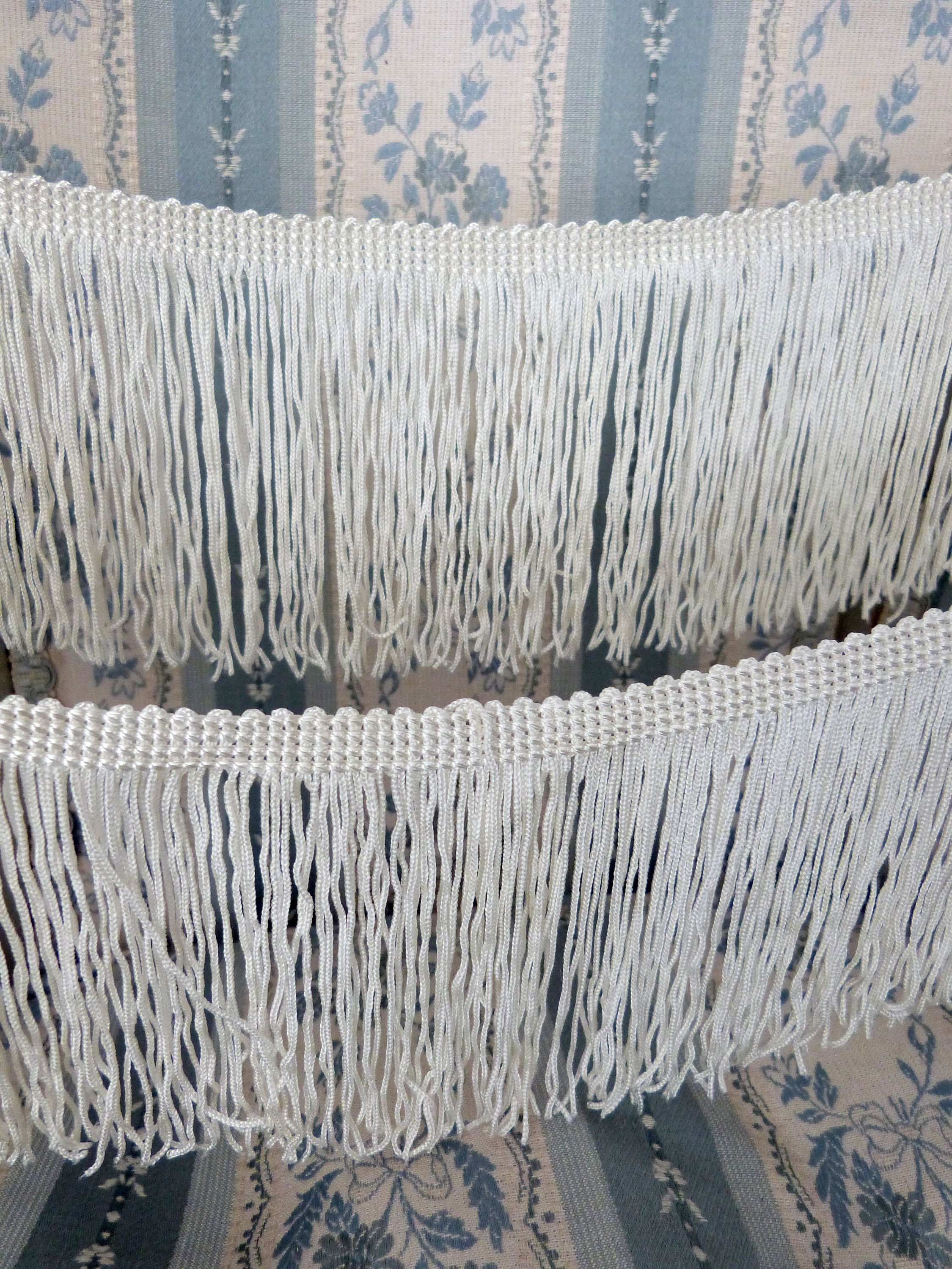 Galon ancien dentelle, de teinte écru - Un grand marché