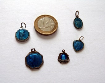 5 antieke Franse religieuze blauwe emaille wonderbaarlijke medailles Heilige Maagd Maria, onze lieve vrouw van Lourdes, Fatima, St Therese kettinghangers