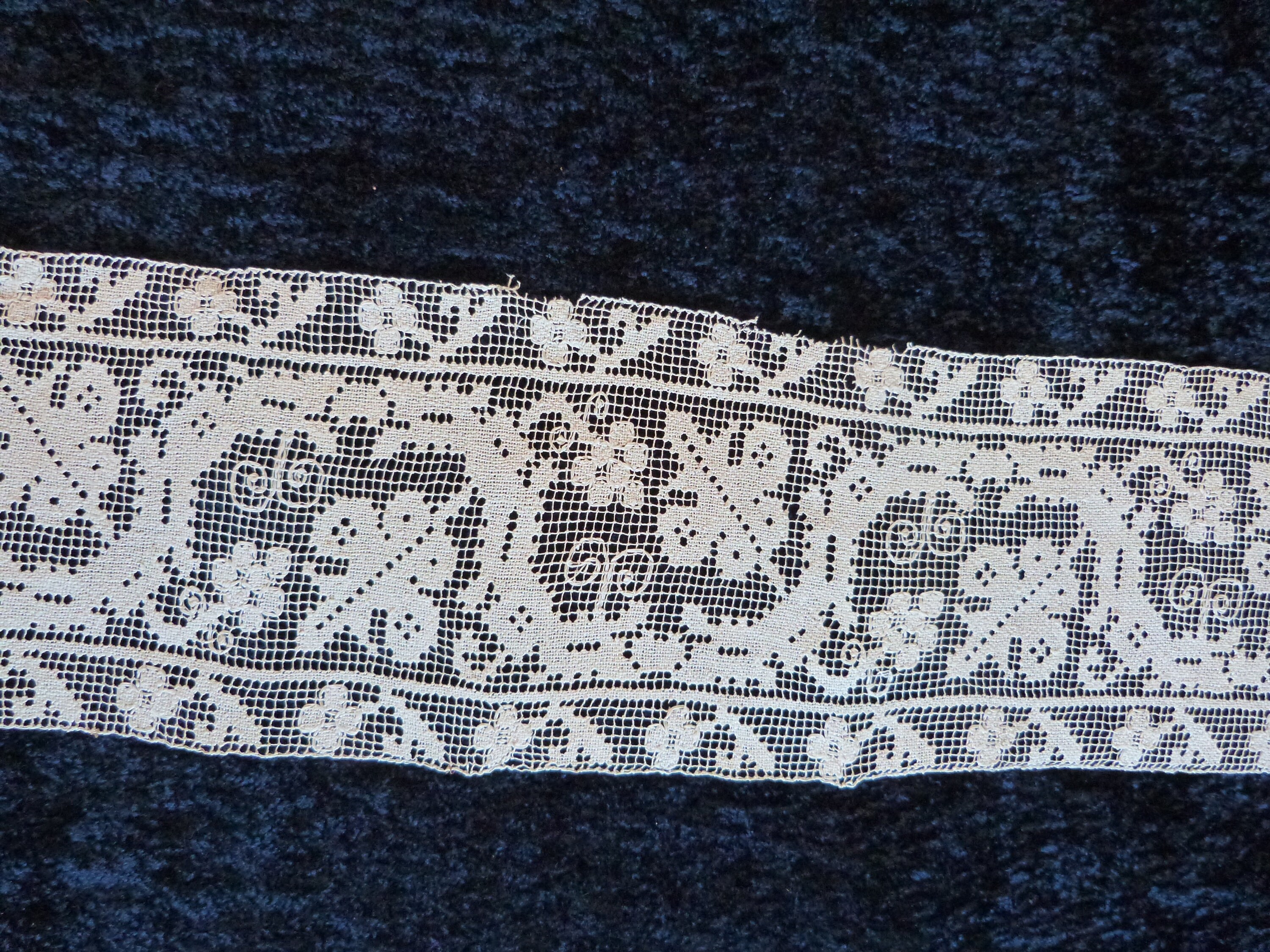 5/8 Ecru French Lace Edging - Sew Vintagely