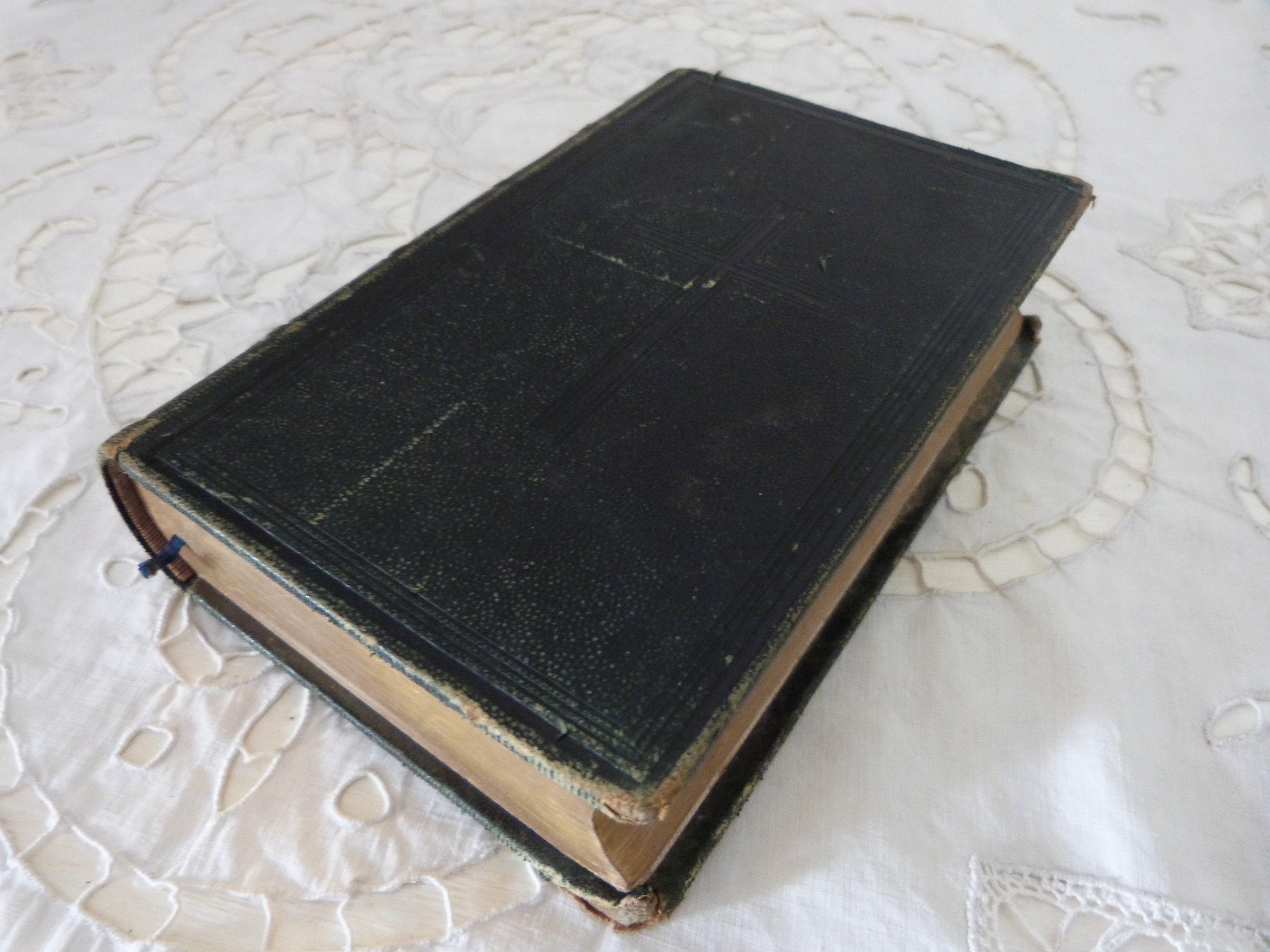 1860 年代のフランスのアンティーク宗教祈祷書ミセル。目の病気