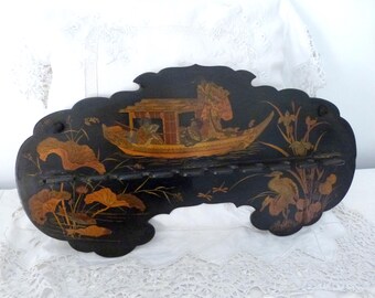 Antico porta pipe o porta cucchiai in cartapesta francese Napoleone III con decorazioni asiatiche dorate e uccelli, mensola in cartapesta laccata nera