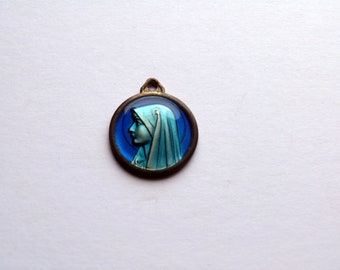 Antieke Franse religieuze blauwe emaille wonderbaarlijke medaille Heilige Maagd Maria, onze lieve vrouw van Lourdes ketting hanger, Madonna, onze heilige moeder medaille