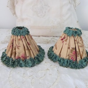 Paar Antike französische Blumenstoff-Lampenschirme Lampenschirme Lampenschirme handgefertigte plissierte Stoff-Boudoir-Farbtöne w blau, Vintage-Wohndekor