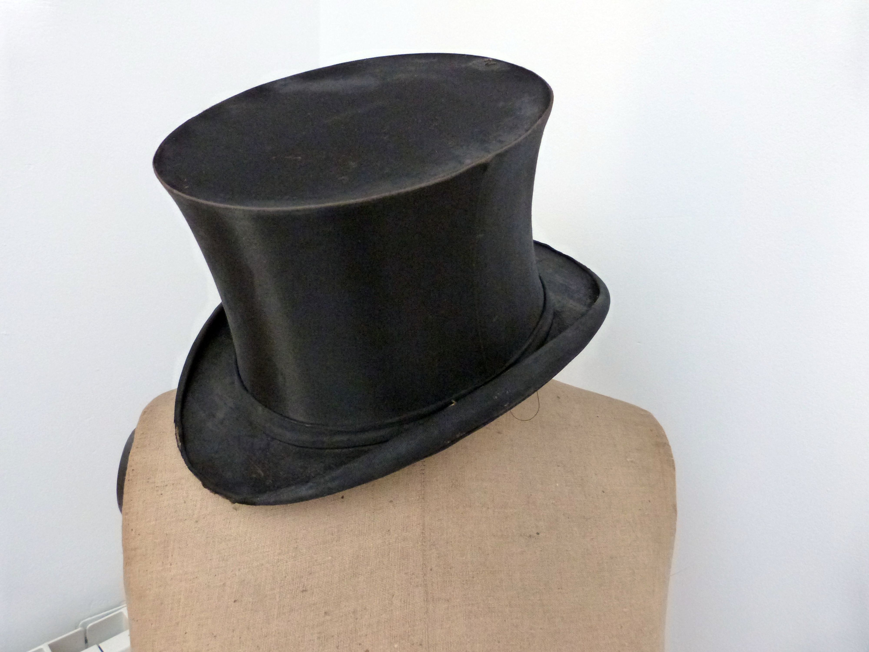 collapsible top hat