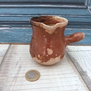Pequeña maceta francesa antigua esmaltada, cerámica provenzal, decoración hecha a mano, maceta de terracota esmaltada marrón, sur de Francia, decoración de cocina rústica de granja.