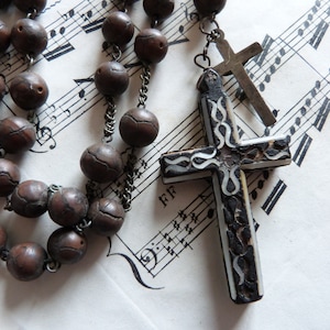Collane rosario cattolico con perline di legno religiose antiche w 2 croci crocifissi corpus christi con intarsio in madreperla, medaglia con lettera M