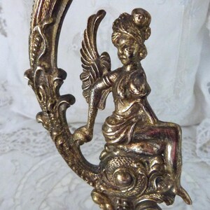 Vintage französische Wandleuchte aus Messing mit figuralem Dekor Design, elegante Wandleuchte, romantische Boudoir-Dekor-Lampe Bild 2