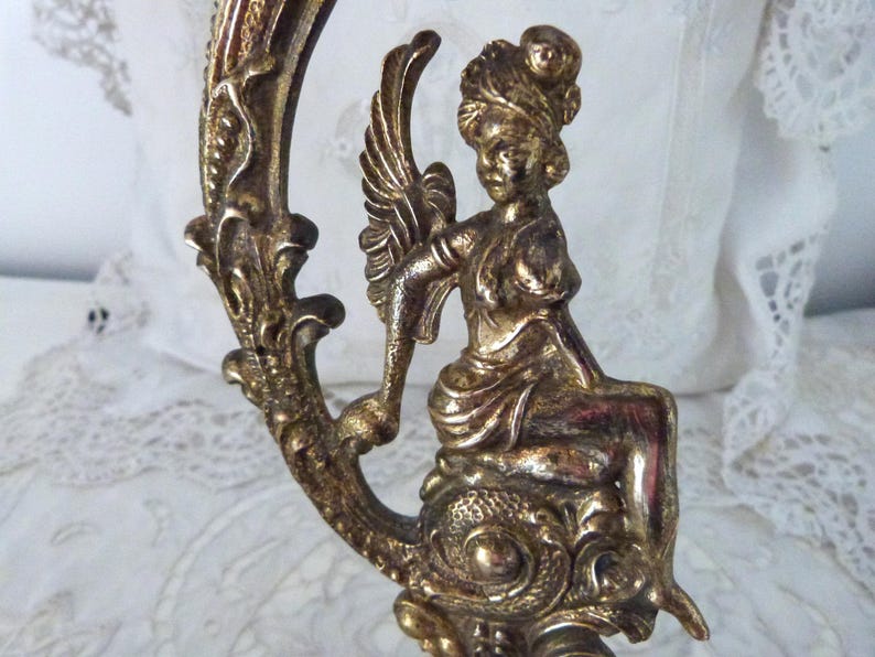 Vintage französische Wandleuchte aus Messing mit figuralem Dekor Design, elegante Wandleuchte, romantische Boudoir-Dekor-Lampe Bild 2