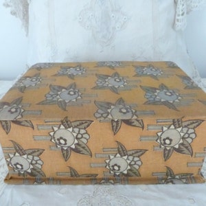 Ancien tissu floral Art déco, France, roses recouvertes de roses, boîte à gants ou à bijoux souvenir de couture, boîte de rangement décorative vintage, décoration boudoir