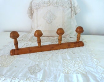 Perchero antiguo francés con ganchos para sombreros, perchero de pared rústico de madera tallada con 4 pomos, ganchos para sombreros, perchero de madera para sombreros, decoración francesa para el hogar