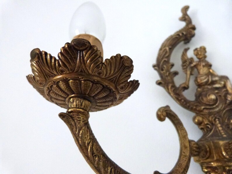 Vintage französische Wandleuchte aus Messing mit figuralem Dekor Design, elegante Wandleuchte, romantische Boudoir-Dekor-Lampe Bild 6
