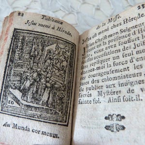 Klein antiek missaal religieus gebedenboek uit de jaren 1700, gebeden voor zwangere vrouwen, doodsangst, op handgeschept papier, katholiek geschenk