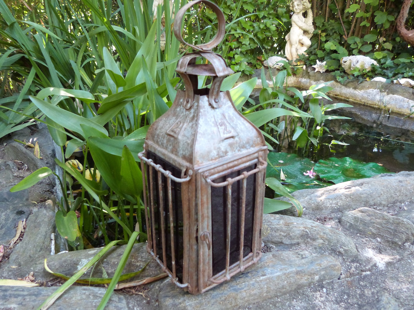 10 Vintage Garden Decor Ideas that never disappoint you. 7 10 Vintage Garden Decor Ideas that never disappoint you.