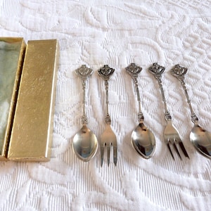 Ensemble vintage hollandais de cuillères à café et à thé avec fourchettes à gâteau, ensemble de collectionneurs de souvenirs du volontaire donneur de sang, Selecta, bloed gever