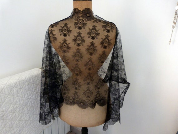 antique French Gothic Black Lace lace vintage lace black lace shawl vintage fabric Large black antique lace Veil