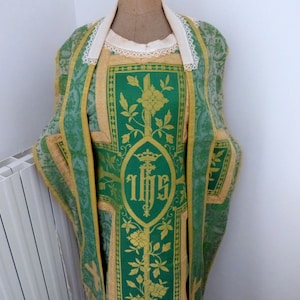 1900s green silk brocade 4 set clergy dress vestment priest robe chasuble stole veil maniple Antique French religious mass church vestment