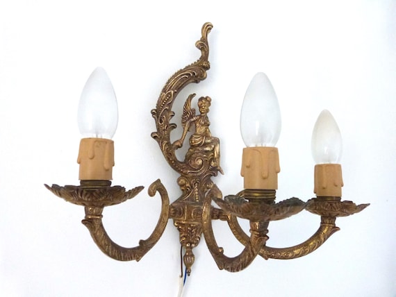Vintage French brass wall sconce lamp wallsconce w figural decor design, elegant lighting wall fixture, romantic boudoir decor sconce