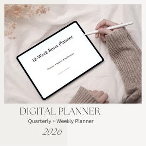 Peut inclure: Un planificateur numérique sur une tablette avec le texte "12-Week Reset Planner". Le planificateur comprend des sections pour la planification, les habitudes et la réflexion. L'image affiche également le texte "Quarterly + Weekly Planner 2026."