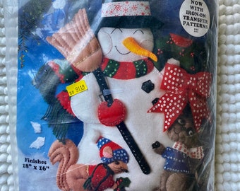 Vintage Design Works Crafts Felt Wall Hanging Set 5109 Christmas Snowman