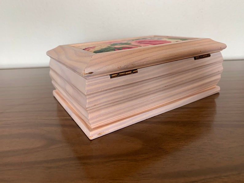 Small Jewelry Box Small Compartments Pin Cushion Top Mirror Jewelry Box Vintage 70/'s 80s Romantic Pale Pink Retro Girl asis Wooden Box
