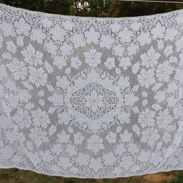 White Lace Tablecloth, Quaker Lace 66" by 50"  Rectangular, Vintage Romantic Cream Table Clothe Wedding Cake Table Cover Perfect Condition