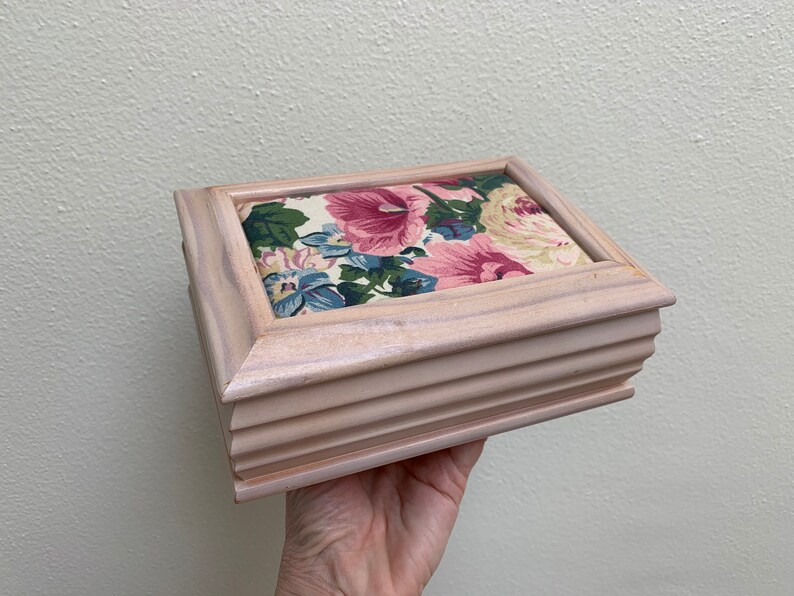 Small Jewelry Box Small Compartments Pin Cushion Top Mirror Jewelry Box Vintage 70/'s 80s Romantic Pale Pink Retro Girl asis Wooden Box