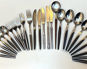 Juego de cubiertos de acero inoxidable y teca estilo MCM, 26 piezas, de estilo vintage.