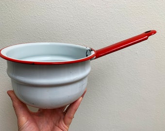 Enamel Pan White & Red, Vintage Enamelware Pan, 1 Quart Farmhouse Pan, Round Pan, Vintage Enamel Ware Decor, Country Kitchen RED