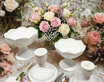 Juego de 4 portavelas de vidrio opalino Vintage Indiana Glass Harvest Grape, lote de decoración de mesa de altura mixta, candelabros cónicos blancos Colony para bodas