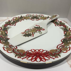 Vintage 1994 Andrea by Sadek Christmas Garland Cake Plate and Ceramic Server Set, 10.25 Inch Holiday Porcelain Serving Platter (Japan)