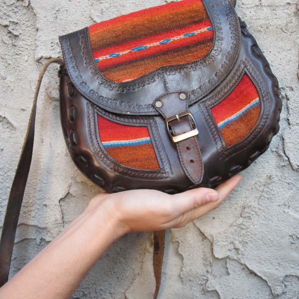 Leather Saddlebag Wool Cross Body Purse. Made in Peru, Tribal Partrern, Brown Leather. 1970's Boho style. Amazing Condition