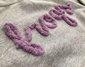 Sweatshirt met chenillegaren: aangepaste teamgeest pluizige letters
