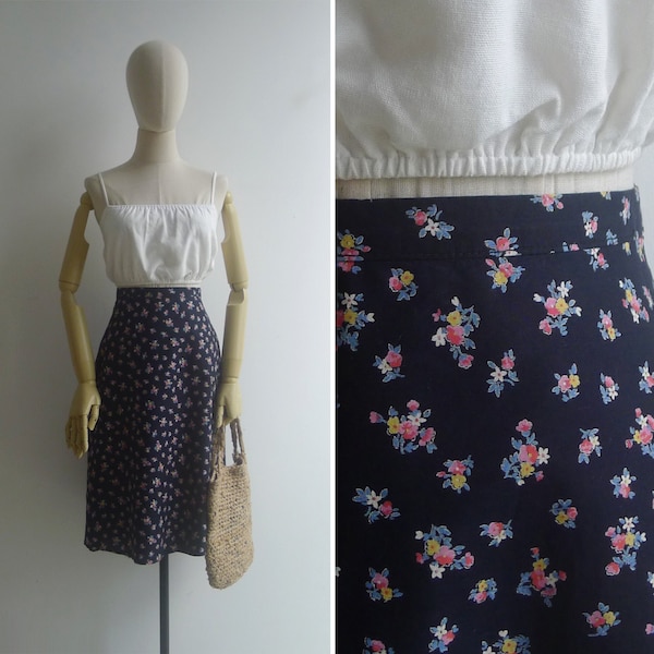 SALE - Vintage '70s Kitschy Feedsack Floral Black Cotton Skirt XS